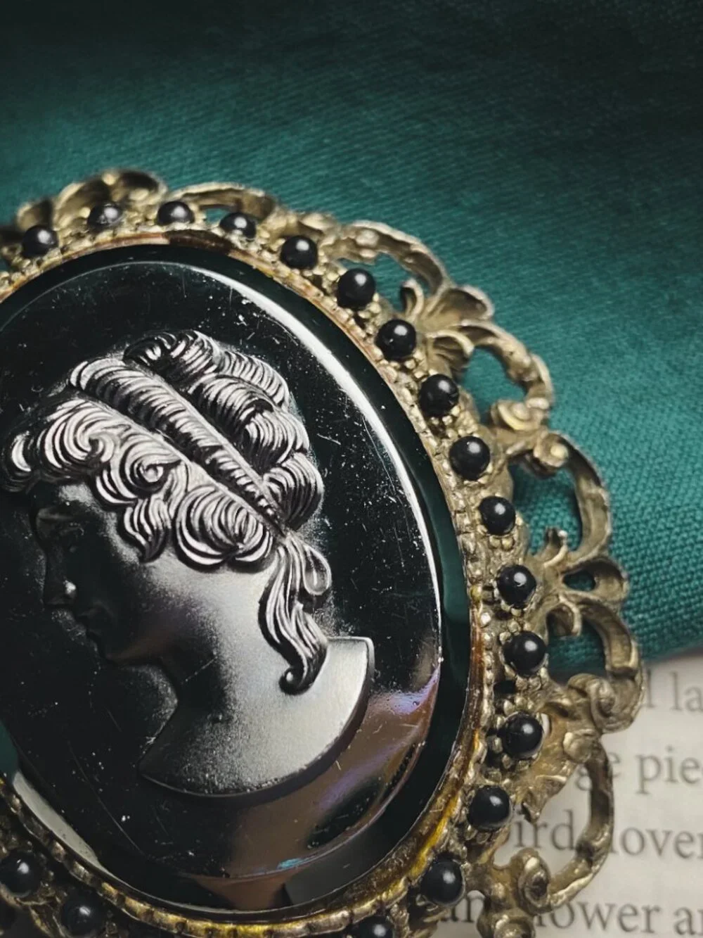 Vintage Oversized Victorian Gothic Style Black Cameo Art Nouveau Pendant Brooch